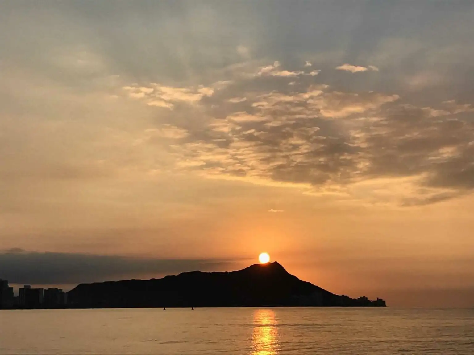 Oahu Sunrise Sail & Luxury Yacht Snorkel with Sea Turtles