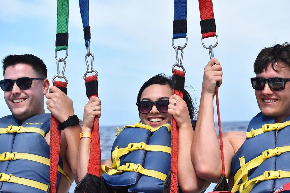 Parasailing Adventure: Soar Above Hawaii's Stunning Coastline - photo 4