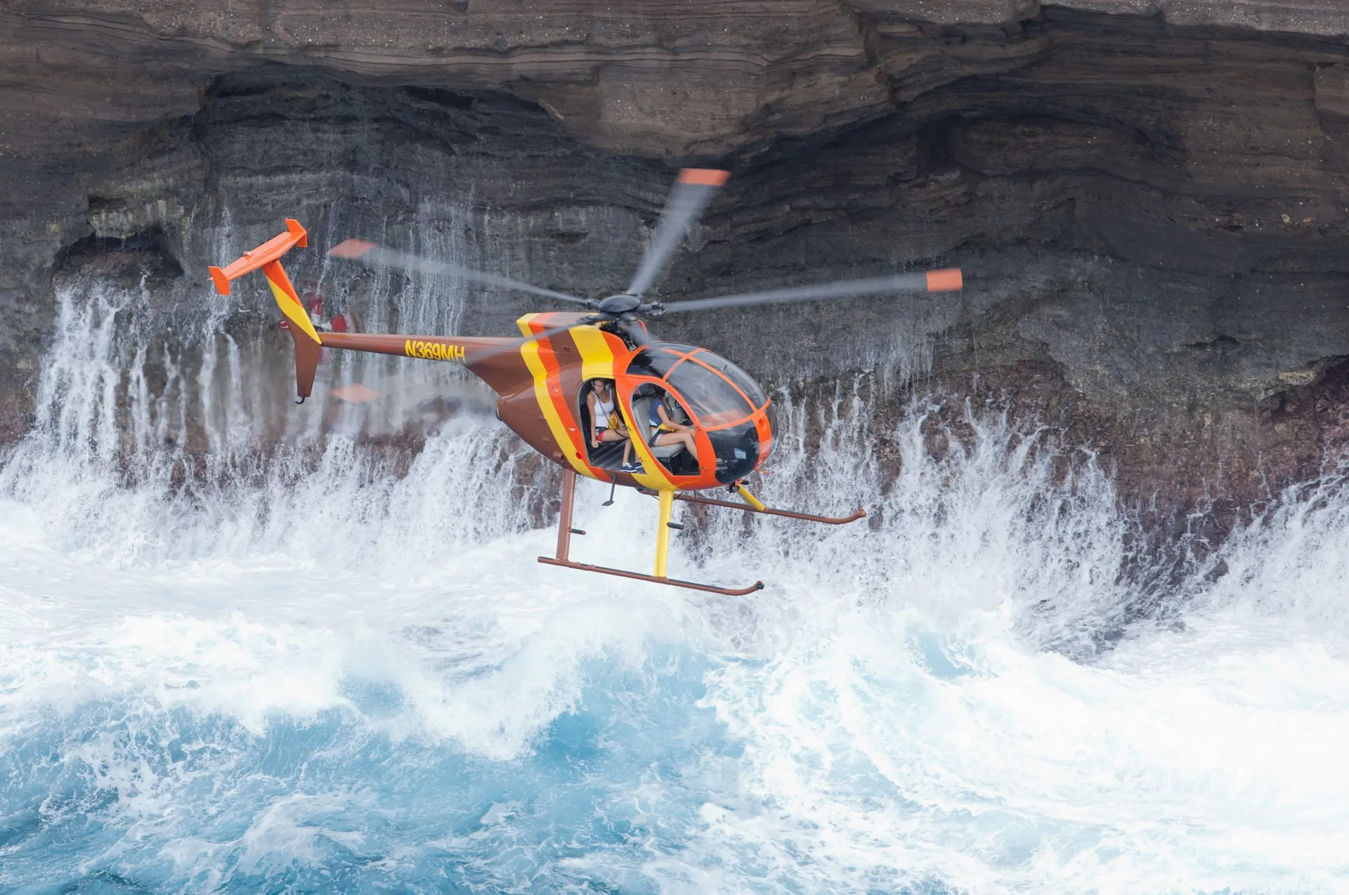 Extreme Doors Off Oahu Flight: Unobstructed Views of Valleys, Waterfalls, & Coastline - photo 2
