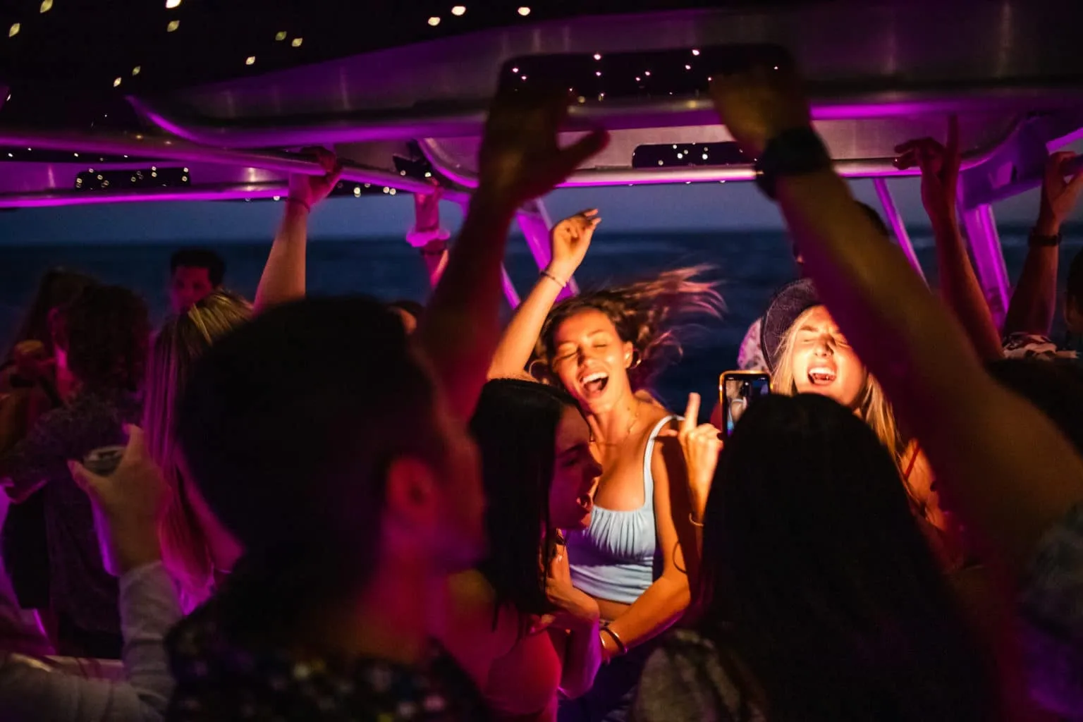 Waikiki Sunset Party Cruise (21+): Live DJ, Drinks, & Ocean Views