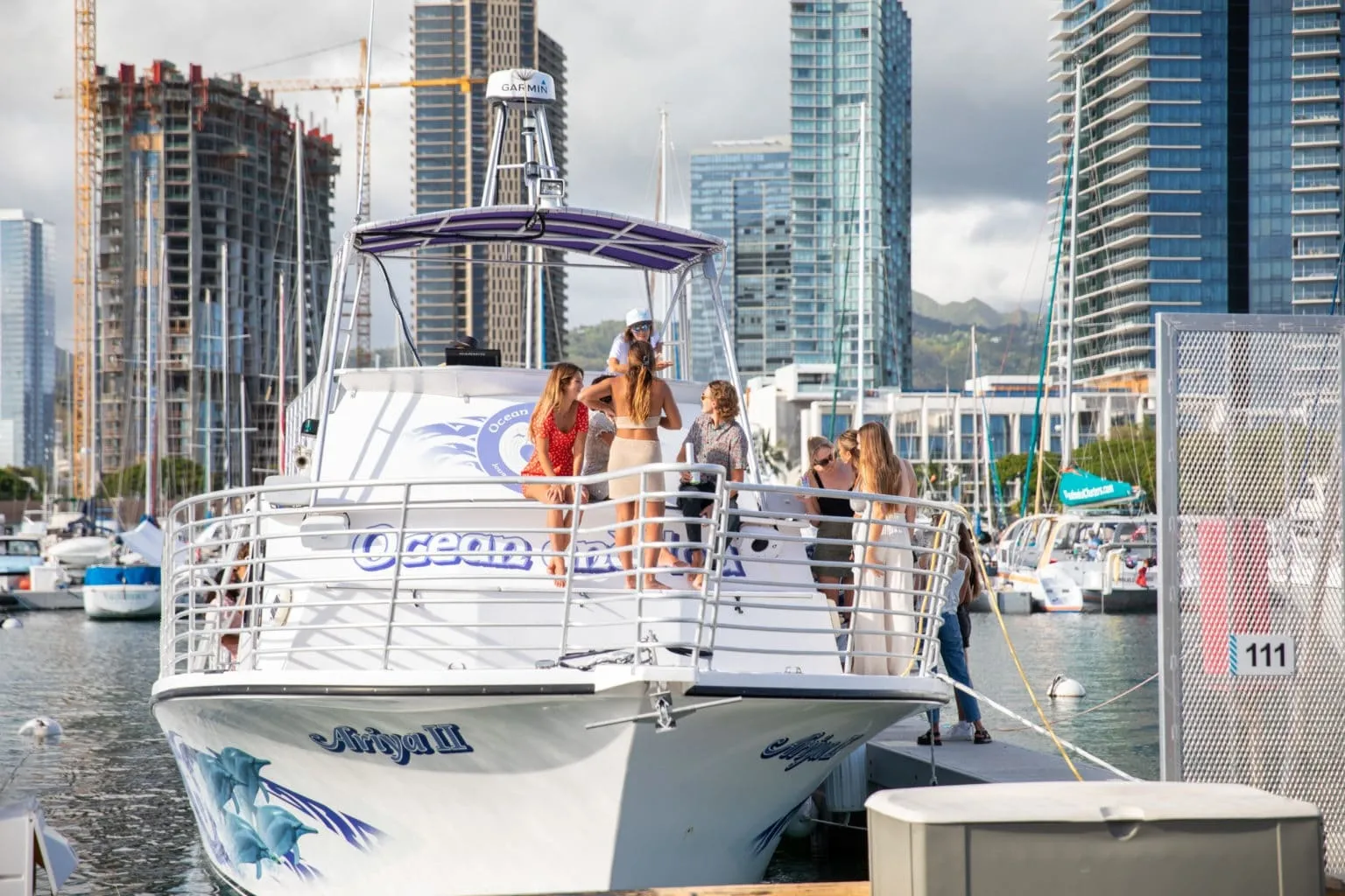 Waikiki Sunset Party Cruise (21+): Live DJ, Drinks, & Ocean Views - photo 3
