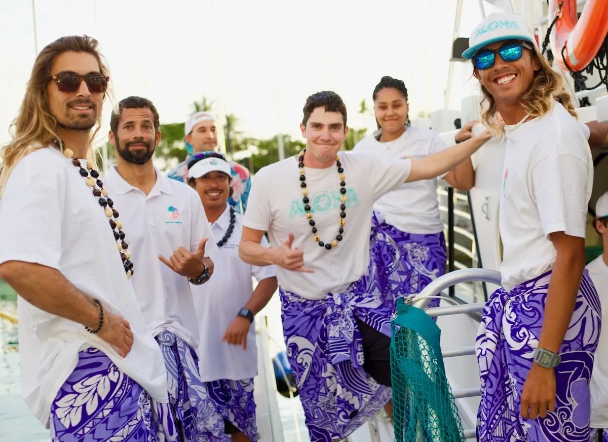 Waikiki Sunset Party Cruise (21+): Live DJ, Drinks, & Ocean Views - photo 4
