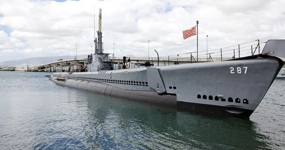 Deluxe Pearl Harbor WWII Tour: Arizona, Missouri, Bowfin, & Aviation Museum - photo 4