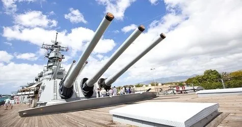 Deluxe Pearl Harbor WWII Tour: Arizona, Missouri, Bowfin, & Aviation Museum - photo 5
