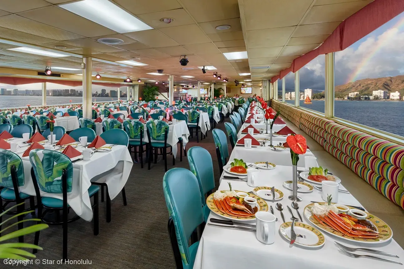 Waikiki Dinner Cruise: Live Entertainment and Optional Friday Night Fireworks