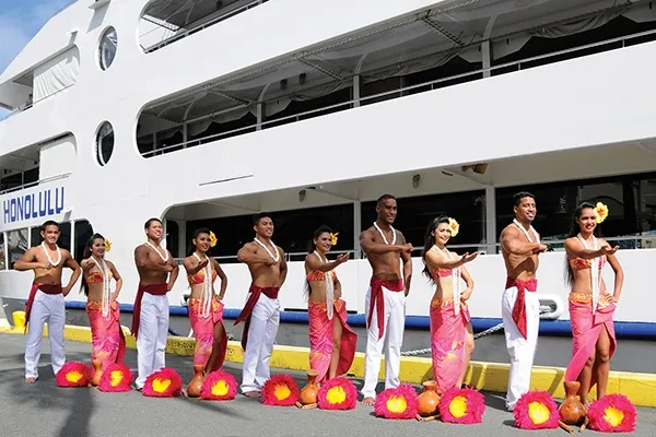 Waikiki Dinner Cruise: Live Entertainment and Optional Friday Night Fireworks - photo 4